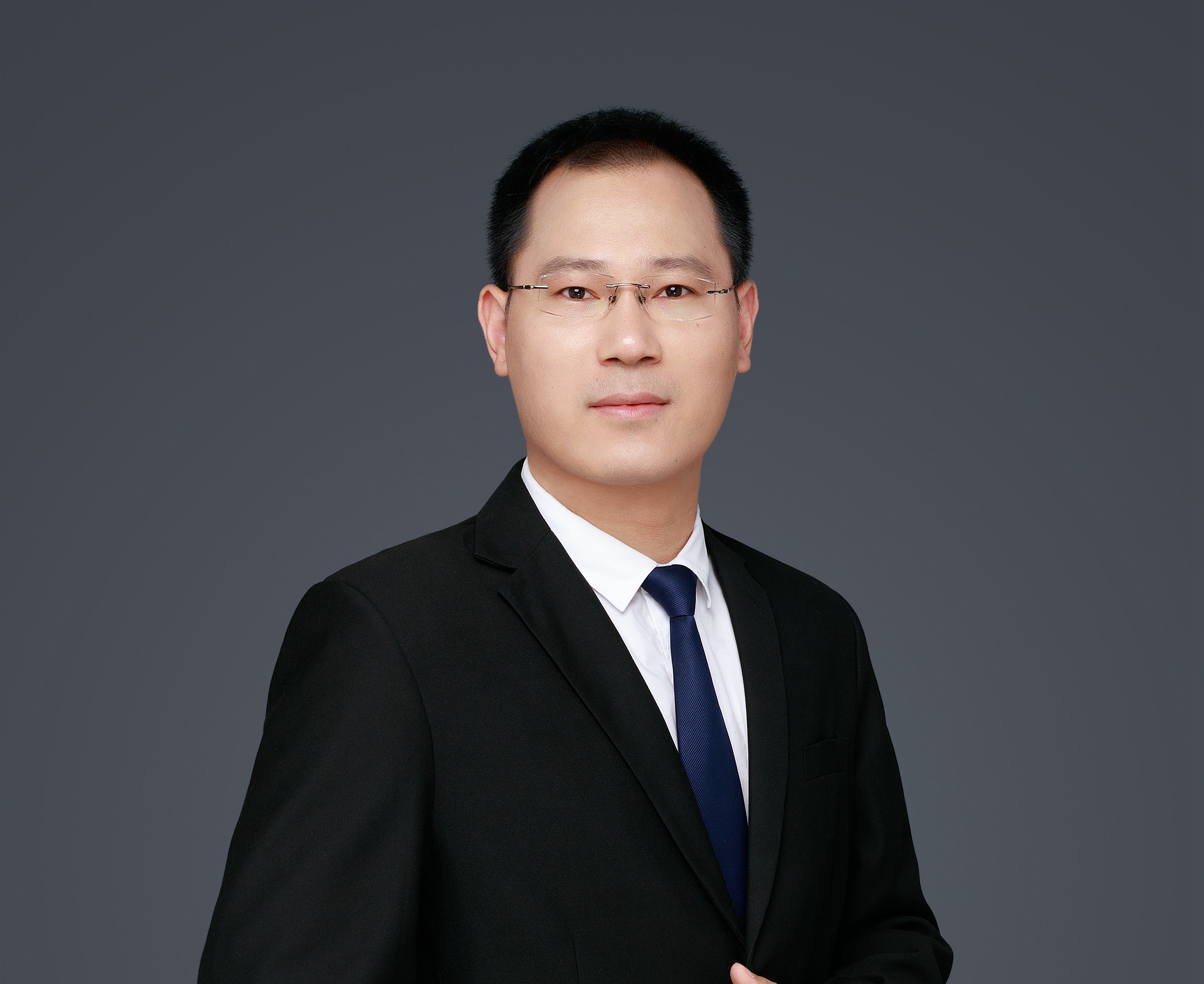 【尋訪身邊的榜樣】科研求索孜孜無怠 培桃育李誨人不倦——記電子科學與工程學院副院長賀龍兵